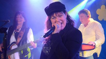 Bild: Kunz
Die Gruppe "Tone Attack" rockt die "Live Stage" im Parapluie in Weiden.