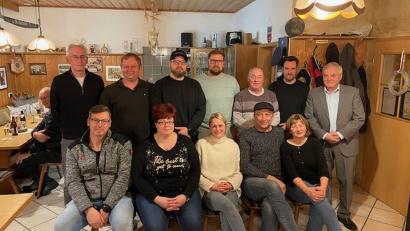 Bild: Gemeinde Kulmain/exb
Die Vorstandsmannschaft des Heimatvereins mit Bürgermeister Günter Kopp.