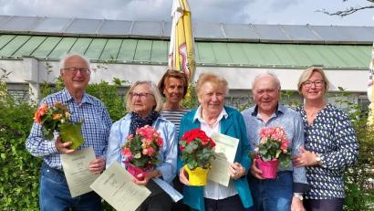Bild: Klaus Backes
Der Obst- und Gartenbauverein Kümmersbruck ehrt langjährige Mitglieder (von links): Hermann Rotheigner, Gerlinde Renner, Birgit Singer Grimm, Maria Purschke, Johann Meiler und Vorsitzende Barbara Leger.