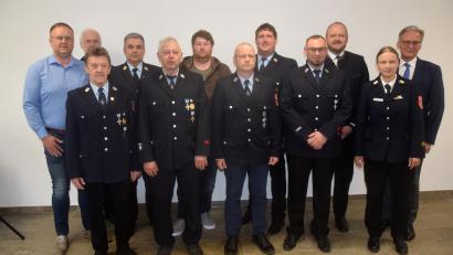 Bild: fz
Ehrung durch den Freistaat Bayern für 25 Jahre und 40 Jahre aktiven Dienst in der Feuerwehr Irchenrieth.
