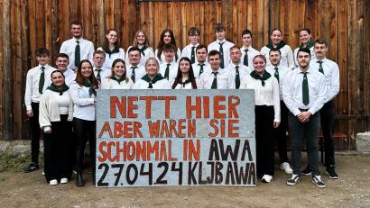 Bild: Valentina Schart
Die Landjugend Unterauerbach freut sich auf ihr Fest am 27. April und hat eigens für Oberpfalz-Medien ein Foto samt Werbung gemacht. Einheimische sprechen von Unterauerbach kurz und bündig von Awa.
