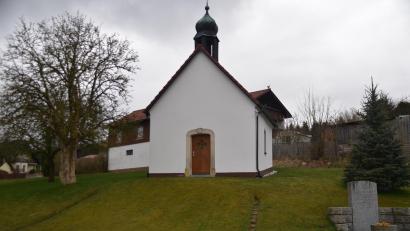 Archivbild: ak
Für Trocknungsarbeiten muss bei der Witzlasreuther Ortskapelle Putz abgeschlagen und dann wieder aufgetragen werden.