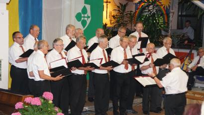 Archivbild: mmj
Immer gerne gehört: Der Männerchor beim Konzert in der Aula der Schule.