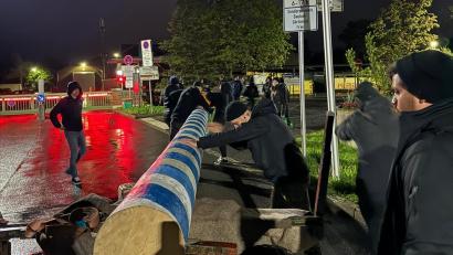 Bild: Max Scheidler
Die Jungs und Mädels der KLJB Störnstein klauten in der Nacht den Weidener Maibaum.