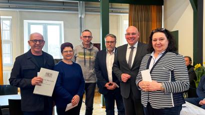Bild: Stadt Marktredwitz/exb
Ehrungen und Verabschiedungen: Im Bild von links Hubert Weigert, Lydia Gugenheimer, Klaus Steinert, Markus Brand, Oliver Weigel, Maria-Magdalena Stöckert.