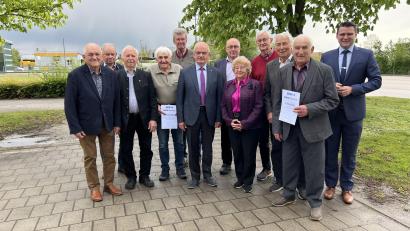 Bild: Georg Butz/exb
Zahlreiche Mitglieder der CSU-Senioren-Union im Landkreis Schwandorf werden bei der Versammlung geehrt.