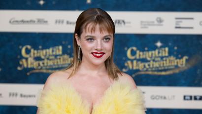 Bild: Sven Hoppe/dpa
Jella Haase, Schauspielerin, kommt zu der Premiere des Films „Chantal im Märchenland“.