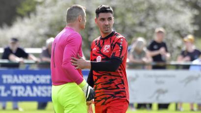 Bild: Hubert Ziegler
Gustavo Beirao Gramaco Ribeiro (rechts), Trainer SV Schmidmühlen, will im Nachholspiel gegen den 1. FC Schlicht die drei Punkte holen.