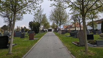 Bild: pz
Eine neue Satzung für die Benutzung des Friedhofs (Bild) und der Bestattungseinrichtungen hat in der jüngsten Sitzung der Stadtrat Waldsassen verabschiedet.