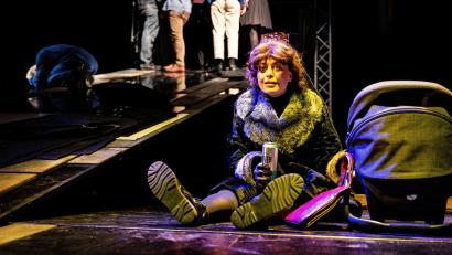 Bild: Jürgen Bartenschlager/exb
Das Drama „Die Ratten“ aus dem Jahr 1911 von Gerhart Hauptmann wird vom Landestheater Schwaben im Stadttheater Amberg gezeigt.