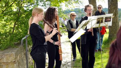 Archivbild: gac
Während der Hofmusiktage 2023 musizierte ein Flötentrio auf der Schlossterrasse.