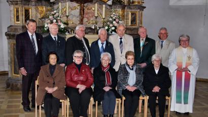 Bild: ds
70 Jahre nach der ersten Konfirmation feierten fünf Damen und sieben Herren Eiserne Konfirmation.