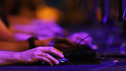 Bild: Oliver Berg/dpa
In einem Zockerzimmer ist es zu einem Brand gekommen.