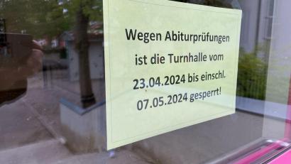 Bild: Gabi Schönberger
Die Sporthalle des Augustinus-Gymnasiums Weiden ist in den nächsten drei Wochen für die Abiturprüfungen gesperrt.