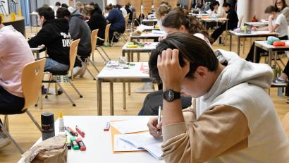 Bild: Petra Hartl
Für das Abitur schwitzen auch in Amberg und Sulzbach-Rosenberg die Schüler über ihren Prüfungsaufgaben. Im Bild ein Blick ins Max-Reger-Gymnasium Amberg.