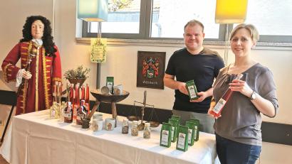 Bild: Portner
Maria und Christoph Ahlemeyer präsentieren die regionalen Produkte im erweiterten Shop des Doktor-Eisenbarth- und Stadtmuseums Oberviechtach.