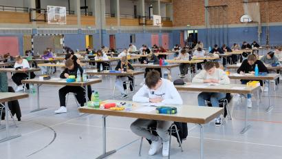 Bild: do
Das Abitur am Eschenbacher Gymnasium begann am Donnerstag mit der Deutsch-Aufgabe. 315 Minuten brüteten die Prüflinge über Interpretationen zu lyrischen Texten, über Dramen, Prosa und Analysen.