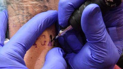 Symbolbild: Stephan Huber
Tattoos sind für Redakteur Maximilian Schulz mit dem Begriff Coolness verbunden.