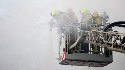 Symbolbild: Christoph Soeder/dpa
Die Feuerwehren aus Waldsassen und Kondrau wurden neben der Polizei in den Altenhammerweg nach Waldsassen gerufen.