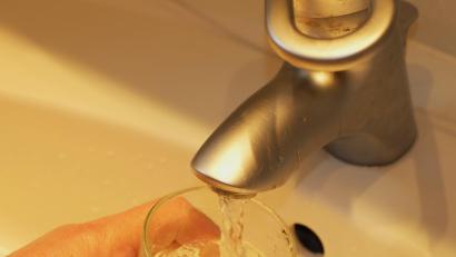 Bild: do
Das "blaue Gold" steht den Verbrauchern tagtäglich 24 Stunden zur Verfügung. Eine Selbstverständlichkeit. Doch viele Menschen vergessen, dass Trinkwasser ein kostbares Gut ist. In diesem Sinne warben die Veranstalter in Speinshart für mehr Bewusstseinsbildung beim Wassersparen