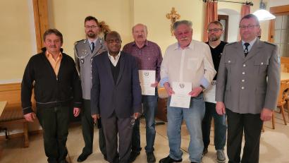 Bild: Maria-Sofie Schneider/exb
In der Jahreshauptversammlung der Kameradschaft standen auch Ehrungen auf der Tagesordnung: (von links) Walter Frank, Martin Schneider, Pfarrer Dr. Charles Ifemeje, Michael Scharnagel, Alois Wolfrum, Robert Bauer und Gerhard Kraus.
