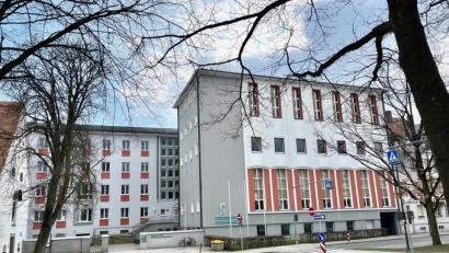 Bild: Gabi Schönberger
Die Staatliche Wirtschaftsschule in Weiden: Wird es hier ab dem kommenden Schuljahr die Möglichkeit geben, erstmals eine fünfte Klasse zu besuchen?