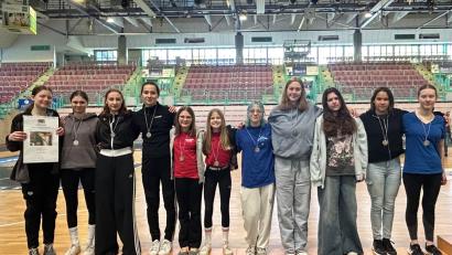 Bild: Silvia Krichenbauer/exb
Sie freuen sich über den Vize-Titel: (von links) Frida Wegerer, Charlotte Güll, Emma Wutz, Nadja Valea, Marie Binner, Johanna Nowak, Lea Seibert, Isabella Meisner, Zuzana Pribylova, Marie Kreuzer und Helena Staeck.