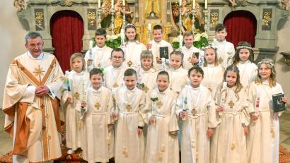 Bild: Siegfried Niebler/exb
Ihre Erstkommunion feiern 17 Kinder in der Kirche St. Georg in Hausen.