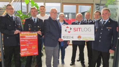 Bild: adj
Andre Radant, Joseph Lindner, Technischer Geschäftsführer Josef Adam, Geschäftsführer Wolfgang Hausner, Erika Hausner, Wolfgang Müller, Bernhard Dotterweich, Markus Schmidhuber und Markus Lindner (von links).