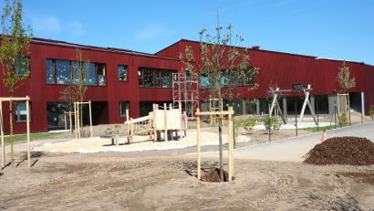 Bild: Hirsch
Das "Storchennest" in Nabburg ist seit einem halben Jahr in Betrieb. Am Samstag ist die offizielle Einweihung gefeiert worden. Jetzt sehnen die Kinder die Fertigstellung der Außenanlagen herbei.