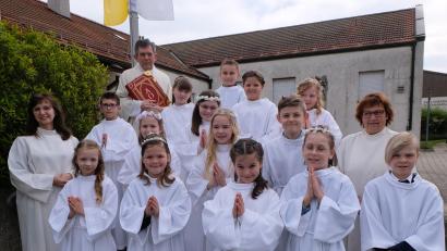 Bild: le
Einen großen Festtag erlebten 14 Kinder bei der Erstkommunion in ihrer Heimatkirche St. Johannes der Täufer.