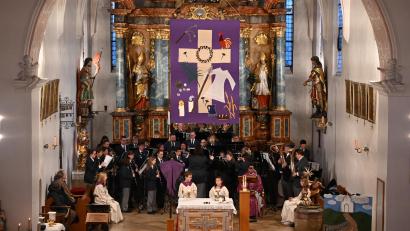 Bild: sak
Gottesdienst für die verstorbenen Mitglieder mit rund 40 Musikern unter der Leitung von Sabine Kredler.