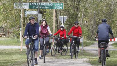 Bild: Hirsch
Der Radlersonntag ist erneut ein Erfolg. Voller Freue über das schöne Wetter geht es auf den Freundschaftsradweg.