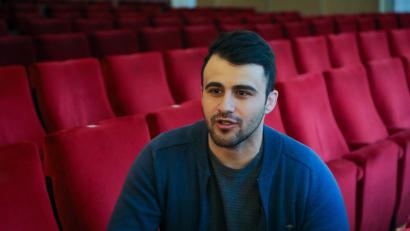 Bild: Wolfgang Steinbacher
Jahmar Taher (26) aus Amberg erzählte bei der Interkulturellen Filmnacht im Ring-Theater seine Geschichte.