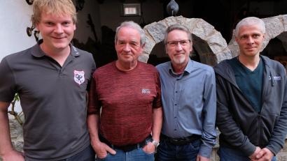 Bild: exb/Lehner
Ehrungen beim FCN-Fanclub Floß: Vorsitzender Gerald Bublat, Peter Späth, Bernhard Lehner und 2. Vorsitzender Michael Helgert (von links).