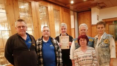 Bild: Heidi Dotzler/exb
Gewählt und geehrt: (von links) Erster Vorsitzender Matthias Steindl, Kassenprüfer Peter Bugera, Hans-Peter Fenk (30 Jahre Mitgliedschaft), Zweiter Vorsitzender Robert Karl, Schriftführerin Heidi Dotzler und (vorne) Kassiererin Karin Hofmann.