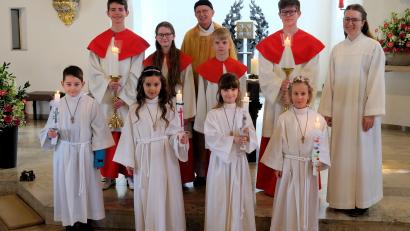 Bild: wlr
Bei der Kommunionfeier in der Pfarrei St. Nikolaus erhielten in diesem Jahr vier Kinder das heilige Sakrament.