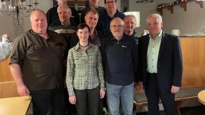 Bild: Gemeinde Kulmain/exb
Vorstandschaft mit Jägern und Bürgermeister Günter Kopp.