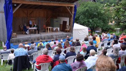 Bild: hdk
In herrlicher Kulisse spielt das Königsteiner Bauerntheater auf der Freilichtbühne im ehemaligen Pfarrgarten