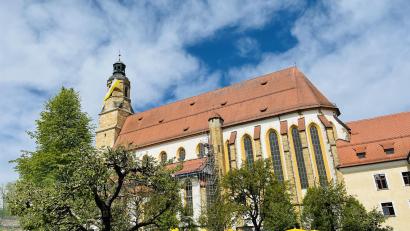 Bild: Stephan Weiß/exb
Pünktlich zum Patroziniumsfest zeigte sich der Pfarrgarten von St. Georg bei strahlendem Sonnenschein von seiner besten Seite.