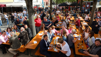 Bild: Kunz
Alle Tischreihen waren während der Maikundgebung in Weiden besetzt.