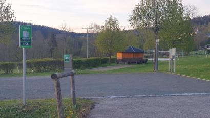 Bild: Gerald Reiter
Der Parkplatz am Badeweiher in Stadlern muss von der Gemeinde unterhalten und gepflegt werden. Für Wohnmobilbesitzer werden nun Stellplatzgebühren erhoben.