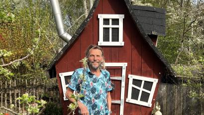 Bild: Heike Suchanek
Wie ein Hexenhaus sieht das Hühnerhaus von Heike Suchanek aus. Liedermacher Hans Söllner holte sich dort drei Zwerghühner ab, um seinen Bestand aufzufrischen.