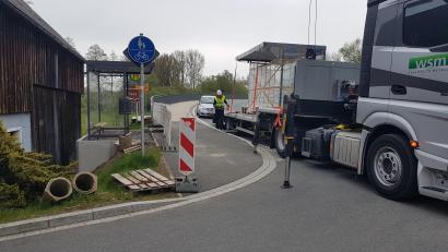 Bild: gi
Drei Buswartehäuschen in Burgtreswitz bieten den Kindern und Erwachsenen endlich Schutz vor Wind und Wetter.