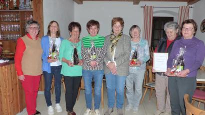 Bild: sl
Die Geehrten (von rechts): Helga Schösser, Anni Hösl, Karin Haupt, Vorsitzende Martina Maier, Gisela Guse, Christa Brünsch, Manuela Weißenburger und Ehrenvorsitzende Sieglinde Schärtl.