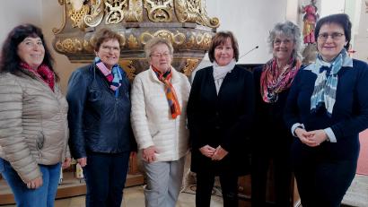 Bild: Fred Lehner/exb
Das ist der neue Vorstand des Evangelischen Frauenbunds Floß: Zweite Vorsitzende Kerstin Sommermann, Beisitzerin Cäcilie Lang, Schriftführerin Christa Thomas, Beisitzerin Silvia Schnappauf, Kassiererin Waltraud Riedel und Vorsitzende Christa Riedel (von links).
