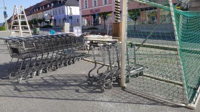 Bild: wb
Die Einkaufswagen wurden auch beim Maibaum in Erbendorf geparkt.