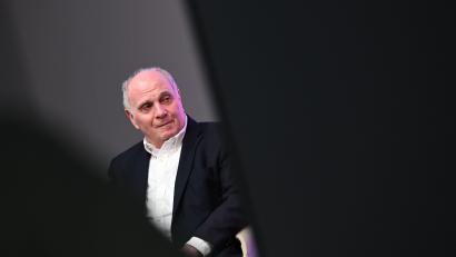 Bild: Angelika Warmuth/dpa
Der Ehrenpräsident des FC Bayern Uli Hoeneß.