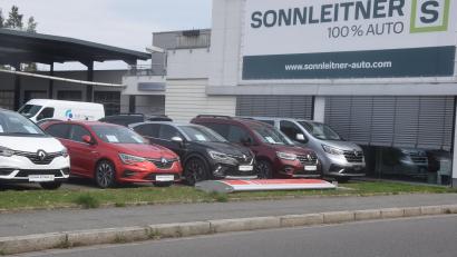 Bild: fz
Das Autohaus Sonnleitner hat im vergangenen Jahr das Betriebsgelände des früheren Autohauses Geuss übernommen und stellt sich in Weiden neu auf.