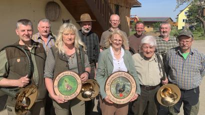 Bild: Hegegemeinschaft Waldsassen/exb
Die Hegegemeinschaft verlieh ihre Schützenscheiben. Im Bild (von links) Stefan Standfest, Alfons Lang, Anita Standfest, Hegegemeinschaftsvorsitzender Helmut Übelacker, Gisela Sieber, Bernhard Stier, Achim Grüner, Norbert Fleißner, Hermann Nurtsch und Dietmar Michalski.
